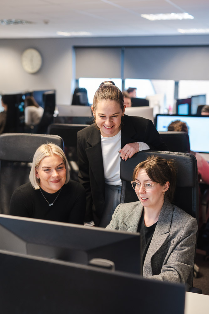 Three marketers viewing a screen - Reech Media