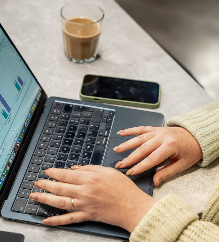 laptop-reech-marketing-agency-6